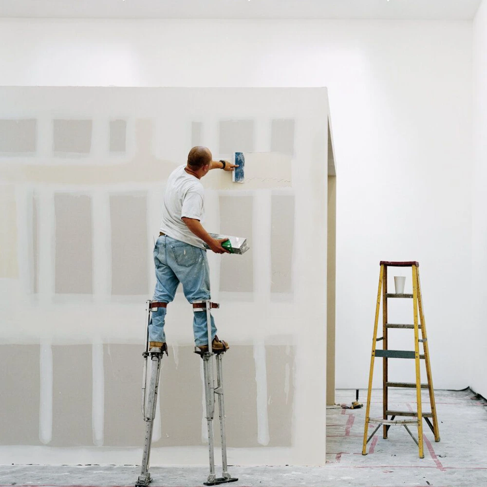 Expert wall painting Dubai team providing interior and exterior painting with lasting quality.